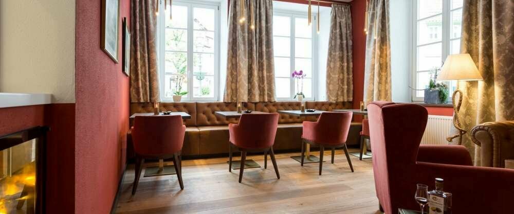 Gleich gegenüber der EMICH´S Bar befindet sich der Rauchsalon mit einem höchst modernen Lüftungssystem