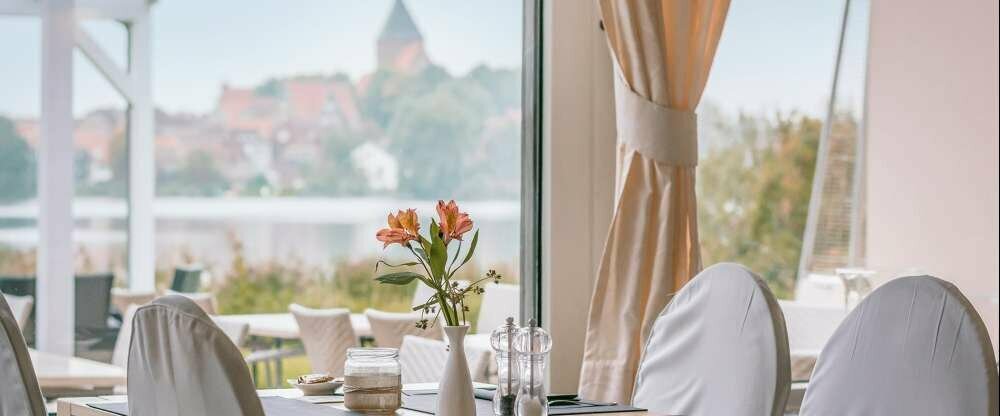 unser Restaurant mit Seeblick