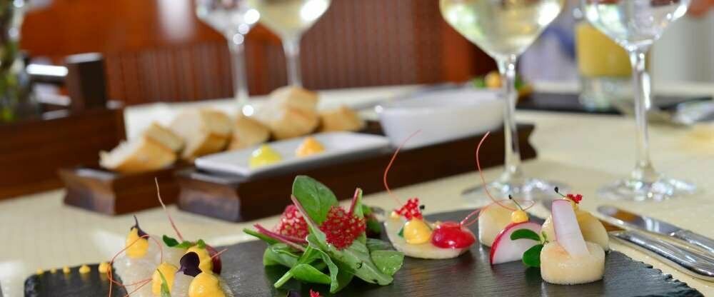 Lassen Sie sich im à-la-Carte Restaurant des Hotel DER LINDENHOF in Gotha mit regionalen und saisonalen Akzenten, vegetarischen Gerichten und themenorientierten Menüs verwöhnen.