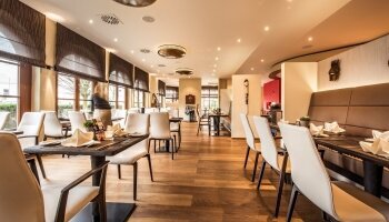 Restaurant mit afrikanischen Stilelementen im Sunderland Hotel