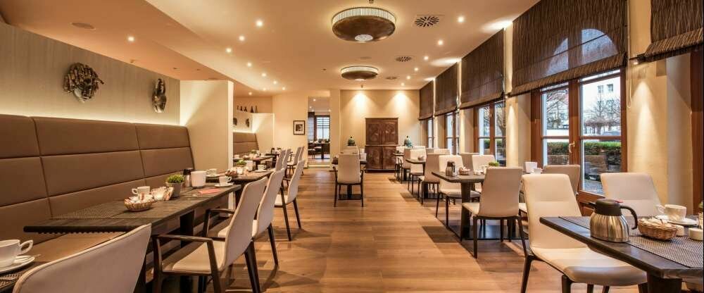 Restaurant mit afrikanischen Stilelementen im Sunderland Hotel
