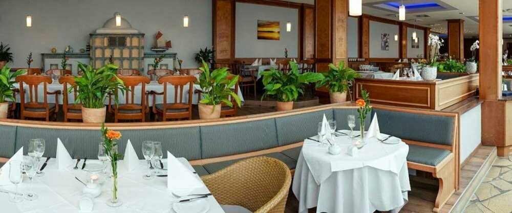 Restaurant mit Blick auf den See