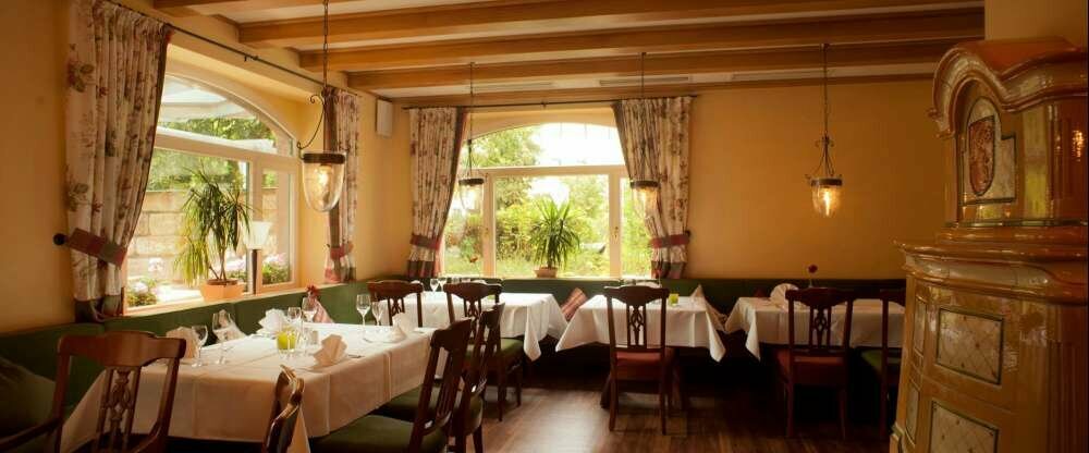 Restaurant mit Kachelofen