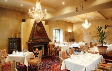 Restaurant mit Kamin, Quelle: Hotel Schloss Edesheim