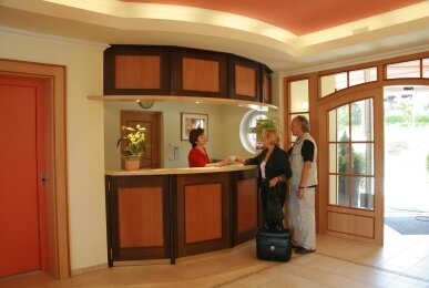 Rezeption Wellness-Hotel Bayerwald-Residenz, Quelle: Wellness-Hotel Bayerwald-Residenz