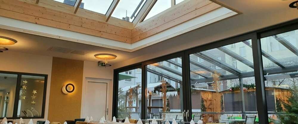 Wintergarten mit angrenzender Terrasse