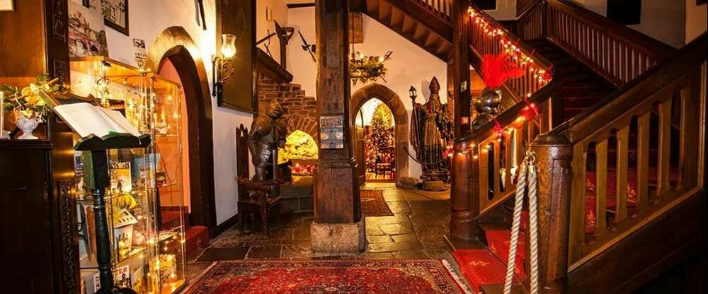 Romantische Burg im Winter