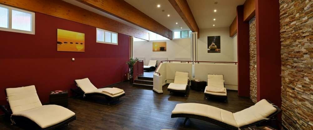 Einen weiteren großzügigen Ruheraum finden Sie hinter dem Fitnessbereich.