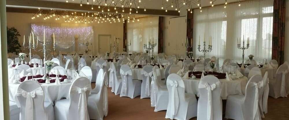 Anlässen wie Geburtstag, Hochzeit, Weihnachtsfeier, Klassentreffen, Familientreffen, Jubiläum ... alles ist möglich! Ein Haus mit Flair, angenehmen Ambiente und aufmerksamen Mitarbeitern, die Sie in die Rolle eines perfekten Gastgebers versetzen.