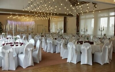 Anlässen wie
Geburtstag, Hochzeit, Weihnachtsfeier, Klassentreffen, Familientreffen, Jubiläum ... alles ist möglich!

Ein Haus mit Flair, angenehmen Ambiente und aufmerksamen Mitarbeitern, die Sie in die Rolle eines perfekten Gastgebers versetzen.