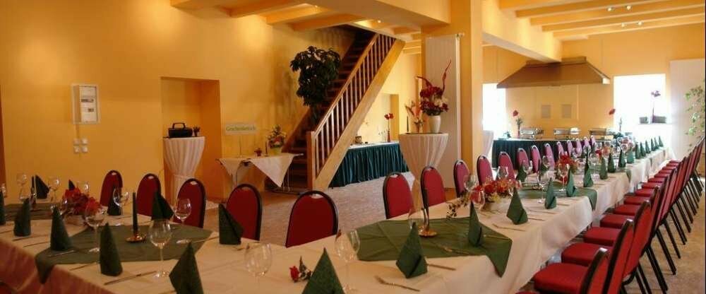 Saal für Gruppenreisen & Feiern