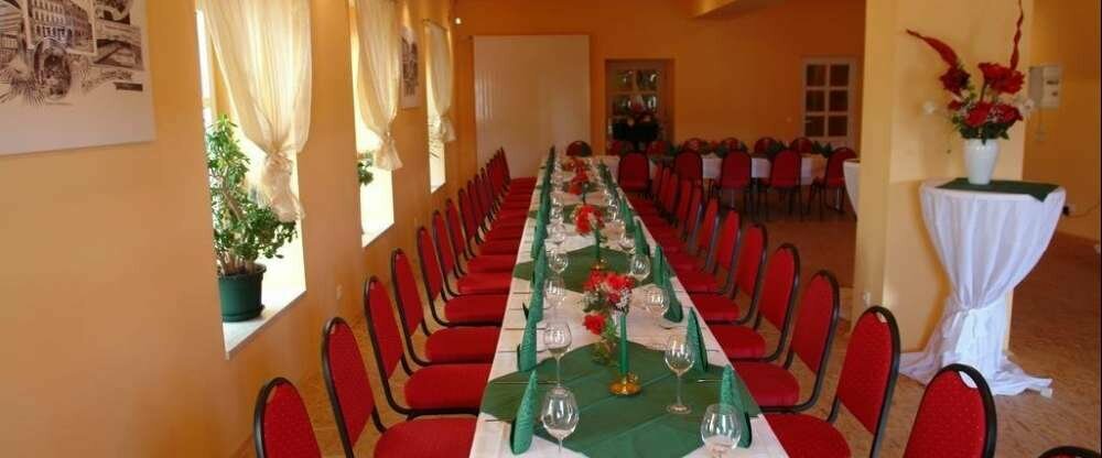 Saal für Gruppenreisen & Feiern