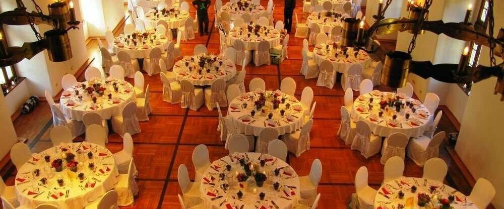 Saal für Gruppenreisen & Feiern