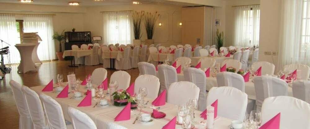 Saal für Gruppenreisen & Feiern