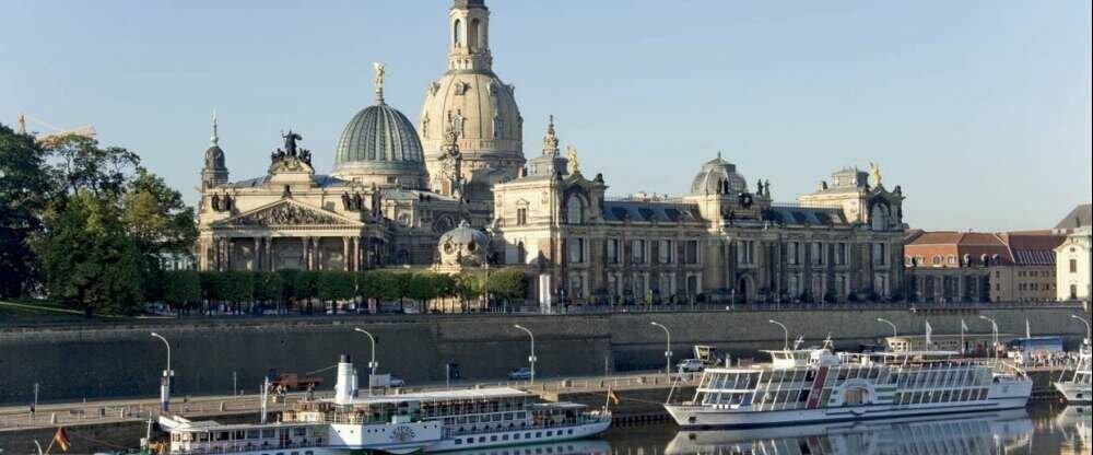 Ausgangspunkt Terrassenufer u.a. zur Schlösserfahrt auf der Elbe