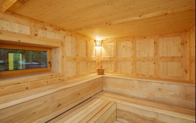 Finnische Zirbensauna mit 90 Grad, Bio - Zirbensauna mit 60 Grad und Kräutersauna mit 80 Grad