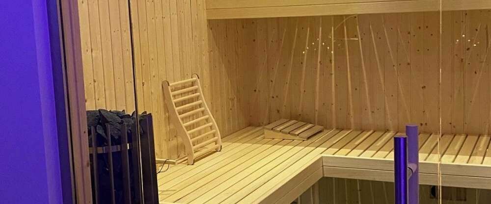 grosszügige finnische Sauna