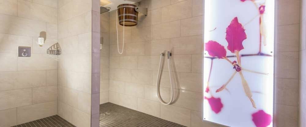 Dusche im Saunabereich