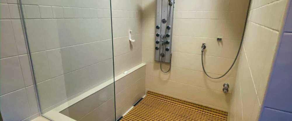 die Dusche der Sauna