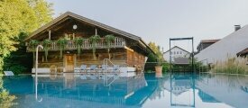 Saunastadl mit Außenpool, Quelle: Hotel Drei Quellen Therme