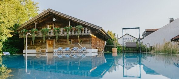 Saunastadl mit Außenpool, Quelle: Hotel Drei Quellen Therme