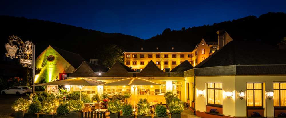 Schloß-Hotel Petry - Hotel-Außenansicht