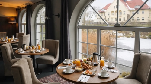 Frühstück mit Blick auf den See