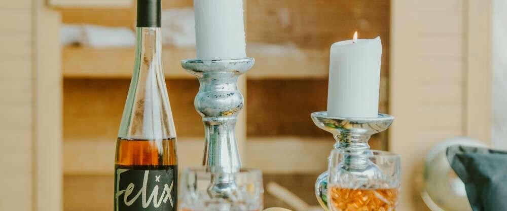 Terrasse und Sauna im Wellness-Garten