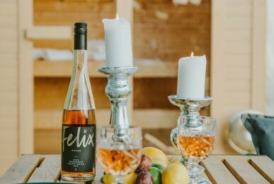 Terrasse und Sauna im Wellness-Garten, Quelle: Schloss Krugsdorf Golf & Hotel