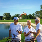 unbegrenztes und entspanntes Golfen, Quelle: (c) Schloss Krugsdorf Golf & Hotel auf dem 18-Loch-Meisterschaftsplatz, dem Übungsplatz und der Driving-Range