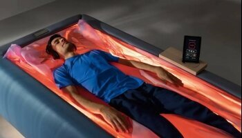 Dry Floating ist eine innovative Entspannungsmethode bei der Sie schwerelos in warmem Wasserschweben ohne nass zu werden.