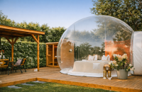 Bubble Tent im Grünen - Übernachten Sie in einem transparenten Bubble TENT mit freiem Blick in den Sternenhimmel. In dem sichtgeschützten Wellness-Garten stehen Ihnen auf über 200qm ein Hot Tub, eine Sauna, eine Sonnenterrasse und eine praktische Outdoor-