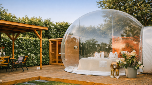 Bubble Tent im Grünen - Übernachten Sie in einem transparenten Bubble TENT mit freiem Blick in den Sternenhimmel. In dem sichtgeschützten Wellness-Garten stehen Ihnen auf über 200qm ein Hot Tub, eine Sauna, eine Sonnenterrasse und eine praktische Outdoor-