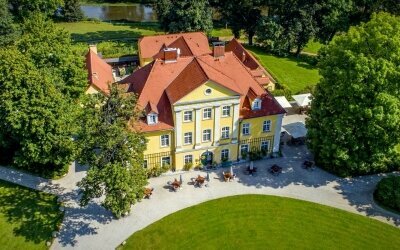 Schloss Lomnitz - Hotel-Außenansicht
