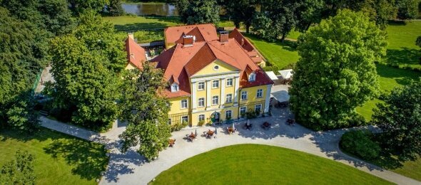 Schloss Lomnitz - Hotel-Außenansicht, Quelle: Schloss Lomnitz