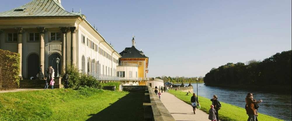 auf der gegenüberliegenden Elbseite von Laubegast