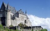 Die Burg in Vianden wurde vom 11. bis 14. Jahrhundert erbaut. Geprägt von den Hohenstaufen, handelt es sich um eine der grössten und schönsten feudalen Residenzen der romanischen und gotischen Zeit in Europa.