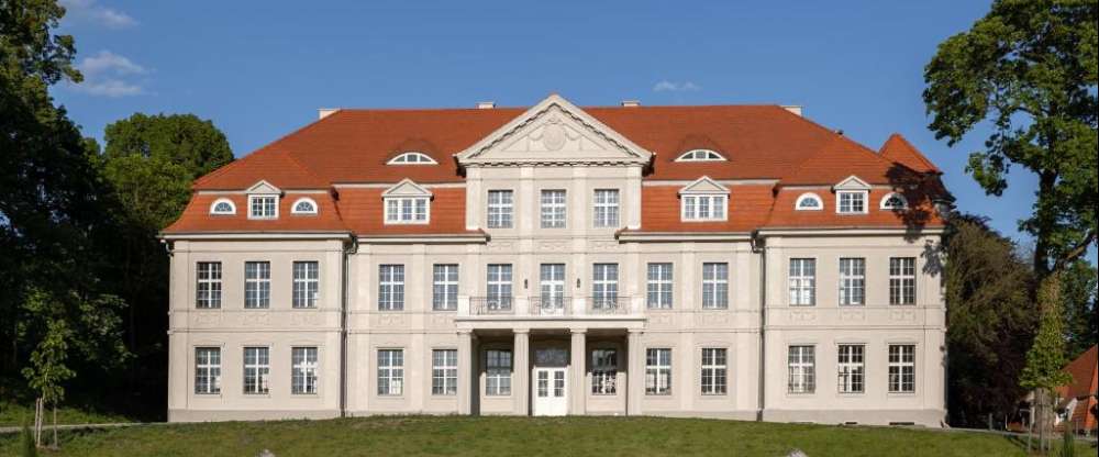 Schlosshotel Neustrelitz - Hotel-Außenansicht