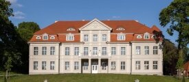 Schlosshotel Neustrelitz - Hotel-Außenansicht, Quelle: Schlosshotel Neustrelitz