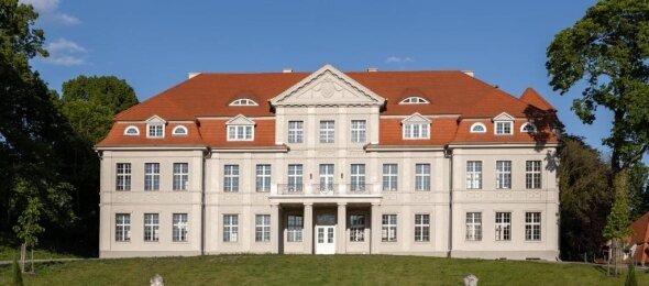 Schlosshotel Neustrelitz - Hotel-Außenansicht, Quelle: Schlosshotel Neustrelitz