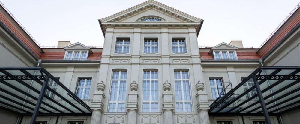 Schlosshotel Neustrelitz - Hotel-Außenansicht