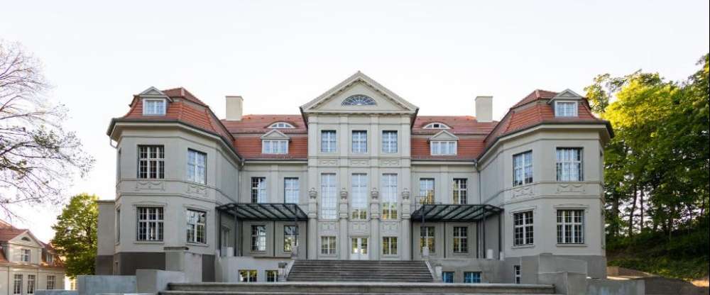 Schlosshotel Neustrelitz - Hotel-Außenansicht