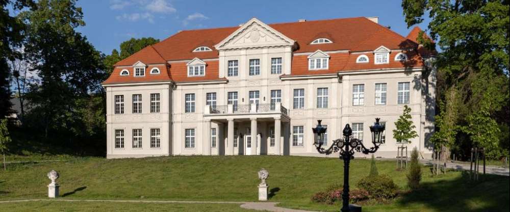 Schlosshotel Neustrelitz - Hotel-Außenansicht