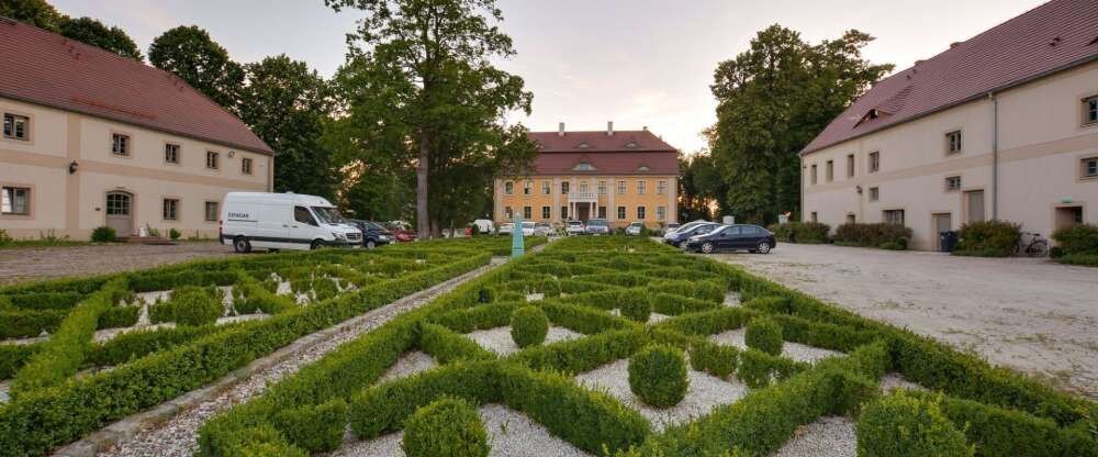 Schlosshotel Wiechlice - Hotel-Außenansicht