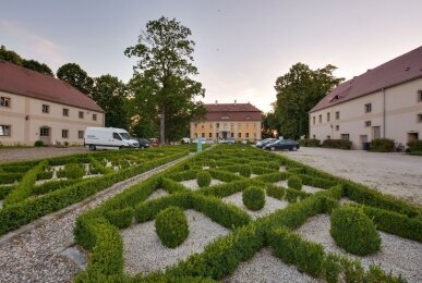 Schlosshotel Wiechlice - Hotel-Außenansicht, Quelle: Schlosshotel Wiechlice