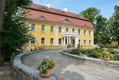 Schlosshotel Wiechlice - Hotel-Außenansicht, Quelle: Schlosshotel Wiechlice