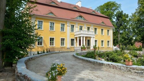 Schlosshotel Wiechlice - Hotel-Außenansicht