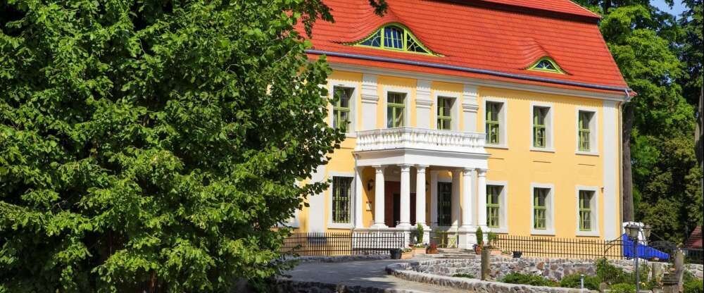 Schlosshotel Wiechlice - Hotel-Außenansicht