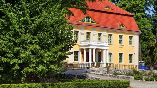 Schlosshotel Wiechlice - Hotel-Außenansicht