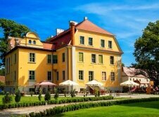 Schlosshotel Wiechlice - Hotel-Außenansicht